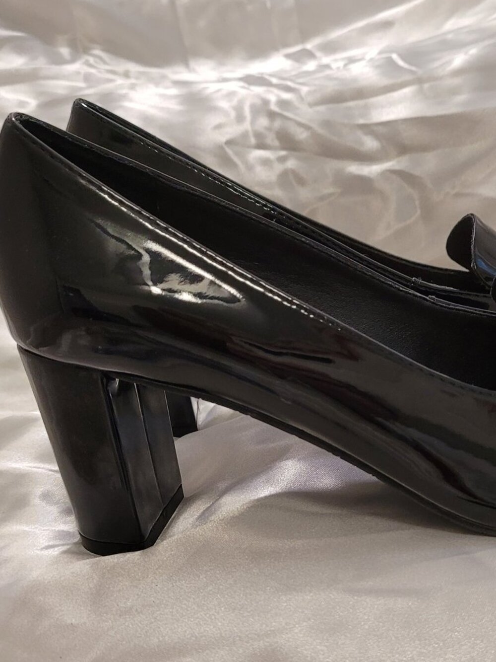 TASSELL BLACK PATENT PUMP - Picture 5 of 8